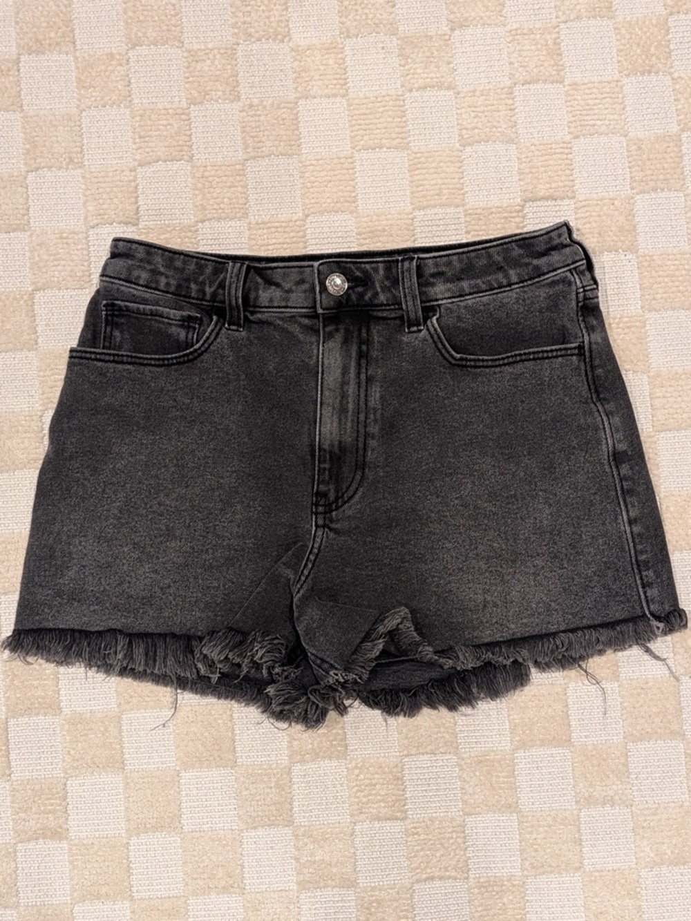 Hollister Gray Washed High-Rise Frayed Hem Denim Mom Shorts Size 7